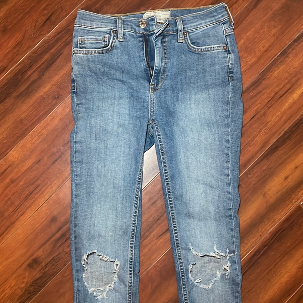 Free people skinny jeans with distressed knees
